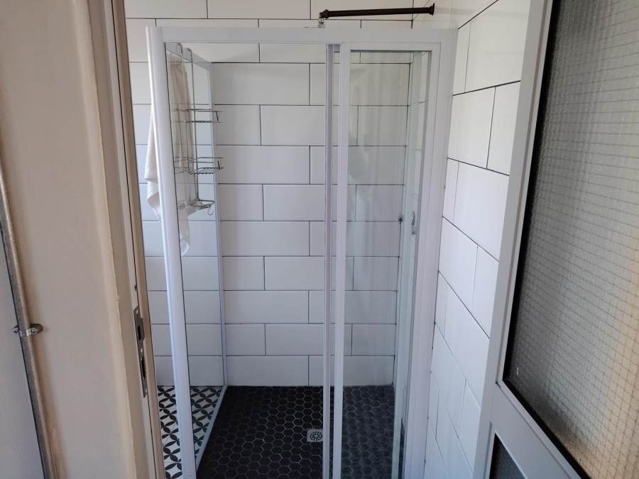 1 Bedroom Property for Sale in Loevenstein Western Cape
